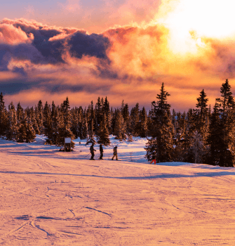 skiing in japan